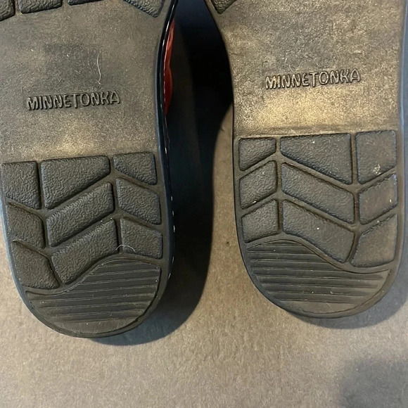 Minnetonka Red Leather Floral Slip On Sandals Size 9 - Picture 8 of 8